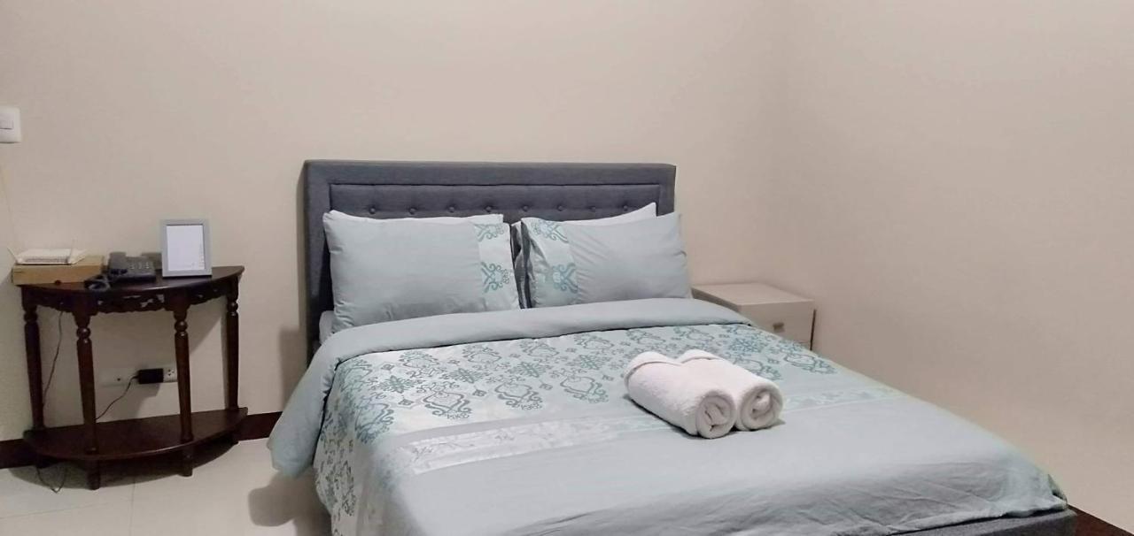 Condotel Walking Distance To Airport Manila Room photo